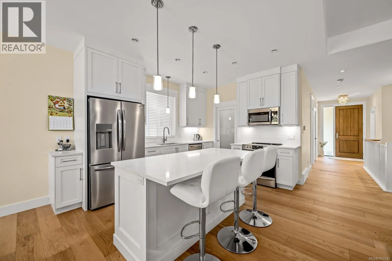 3248 Klanawa Cres