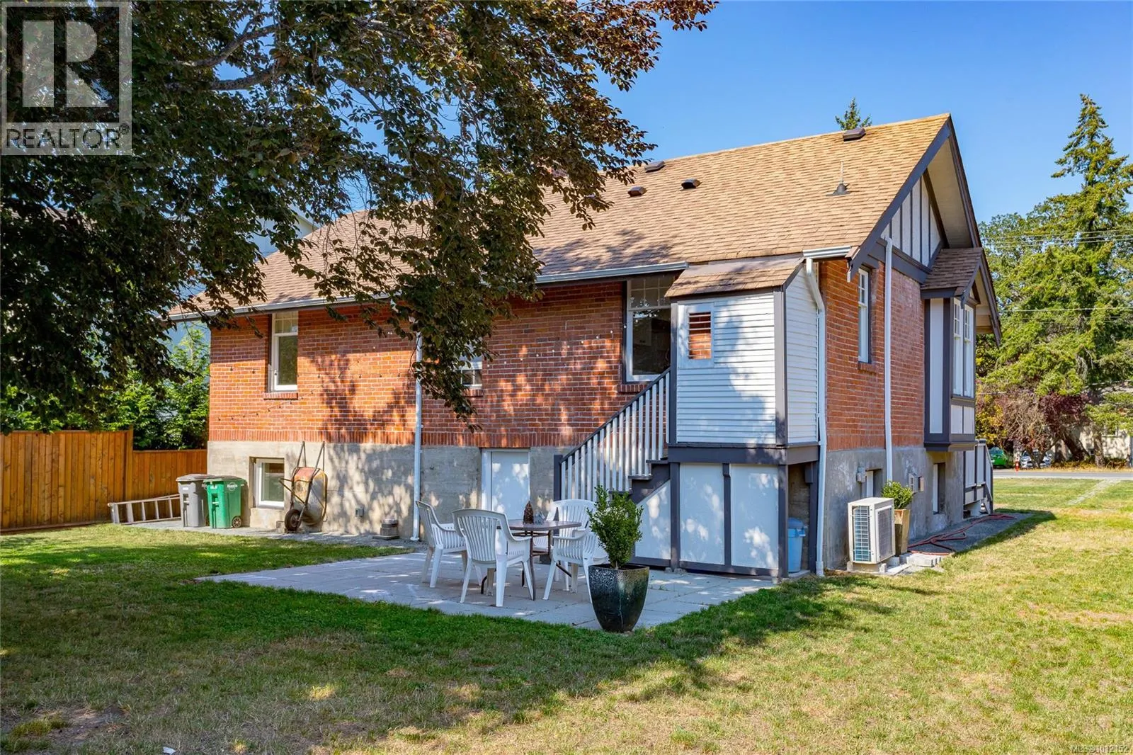 1555 Ash Rd