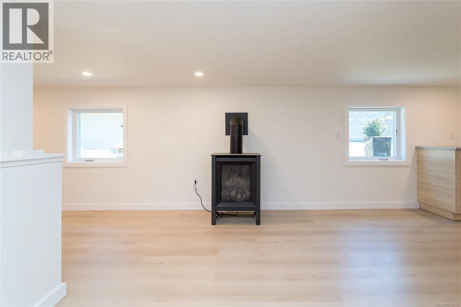 1555 Ash Rd