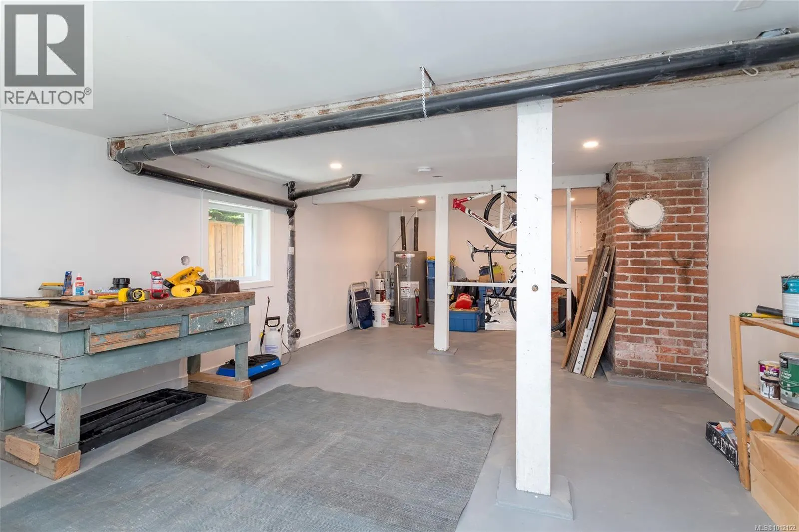 1555 Ash Rd