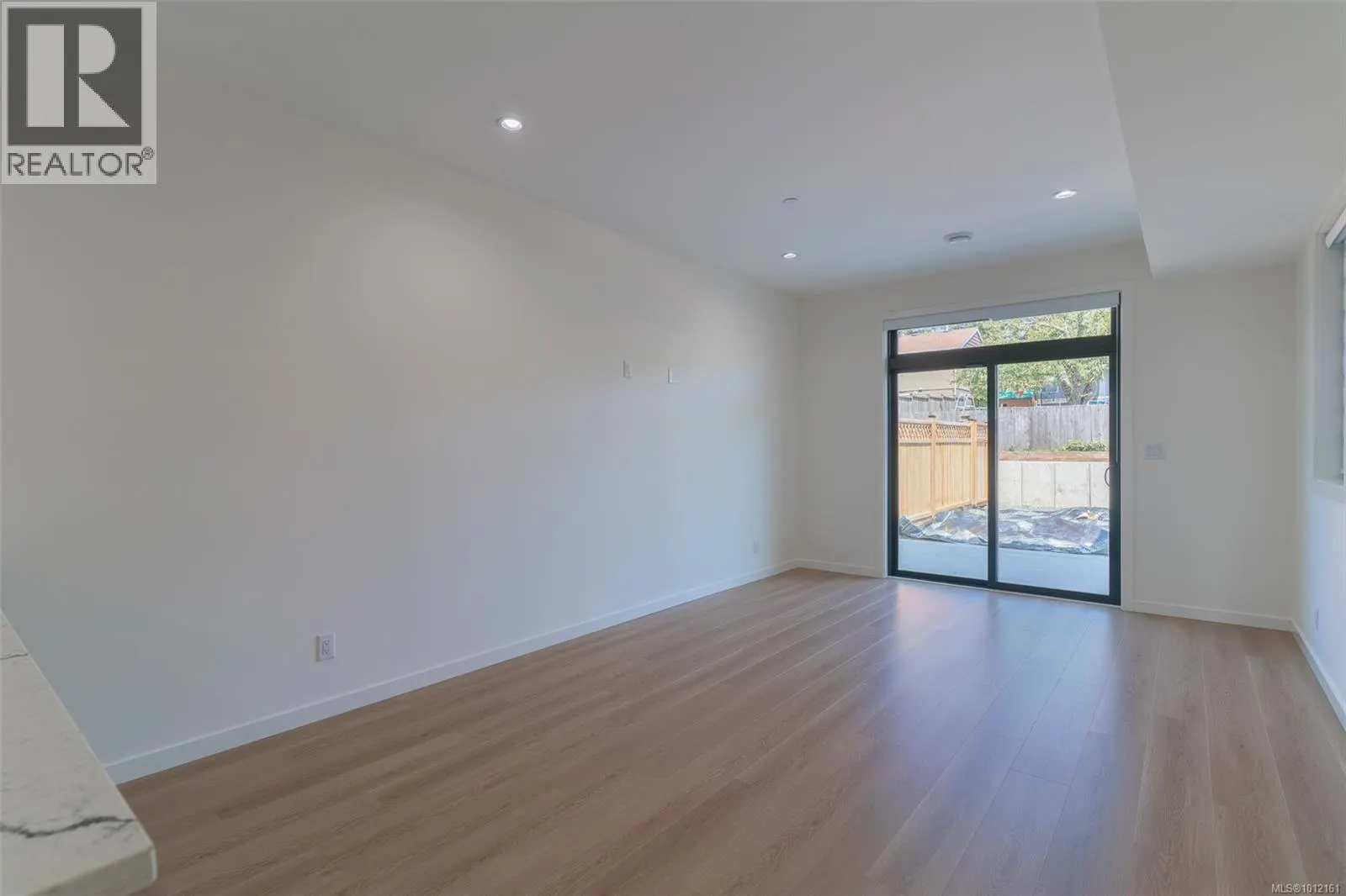 102 608 SANDY Crt