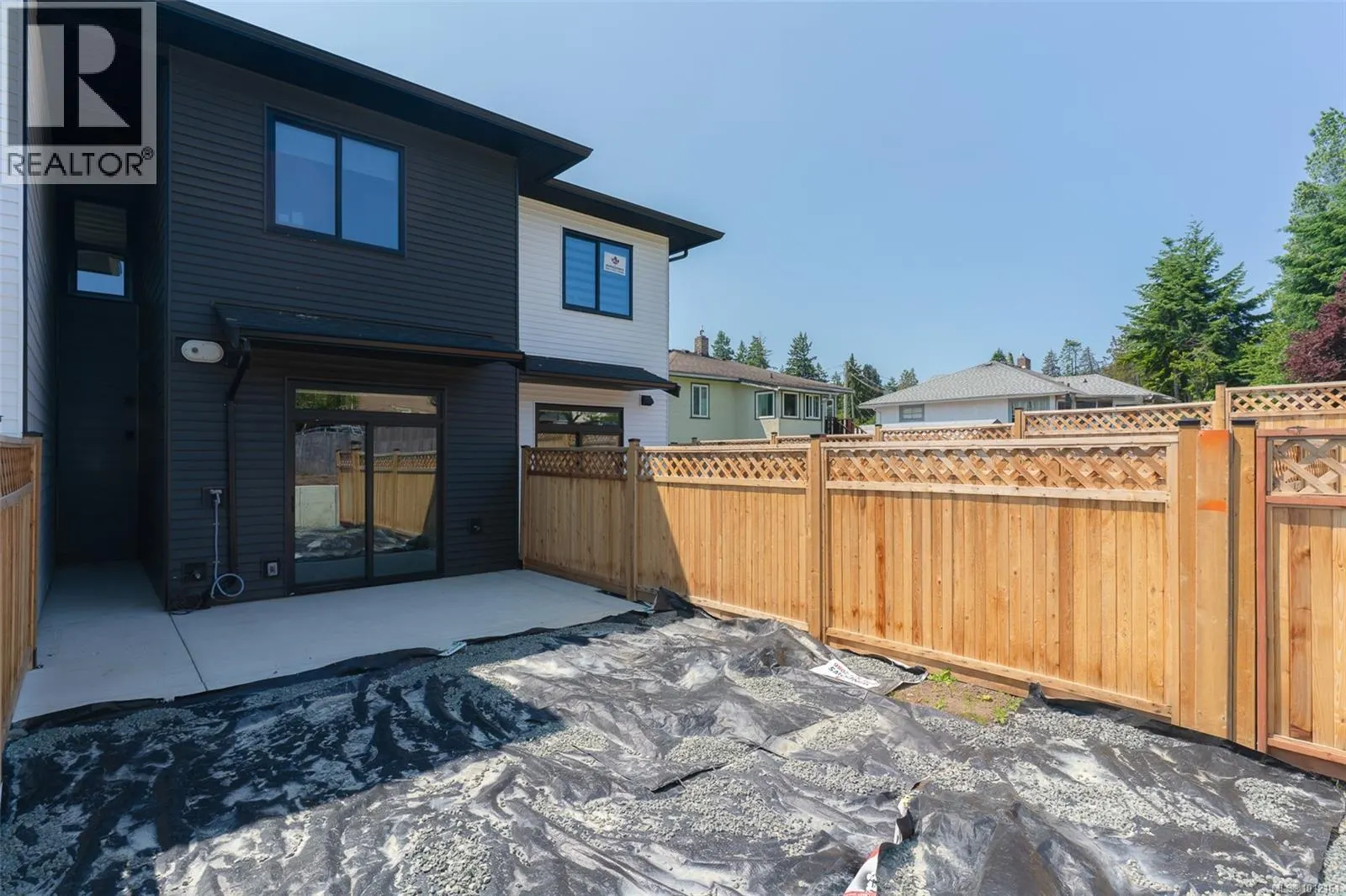 102 608 SANDY Crt