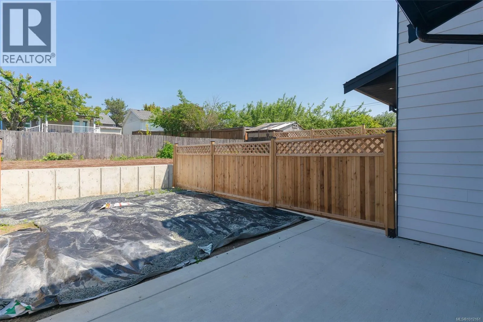 102 608 SANDY Crt
