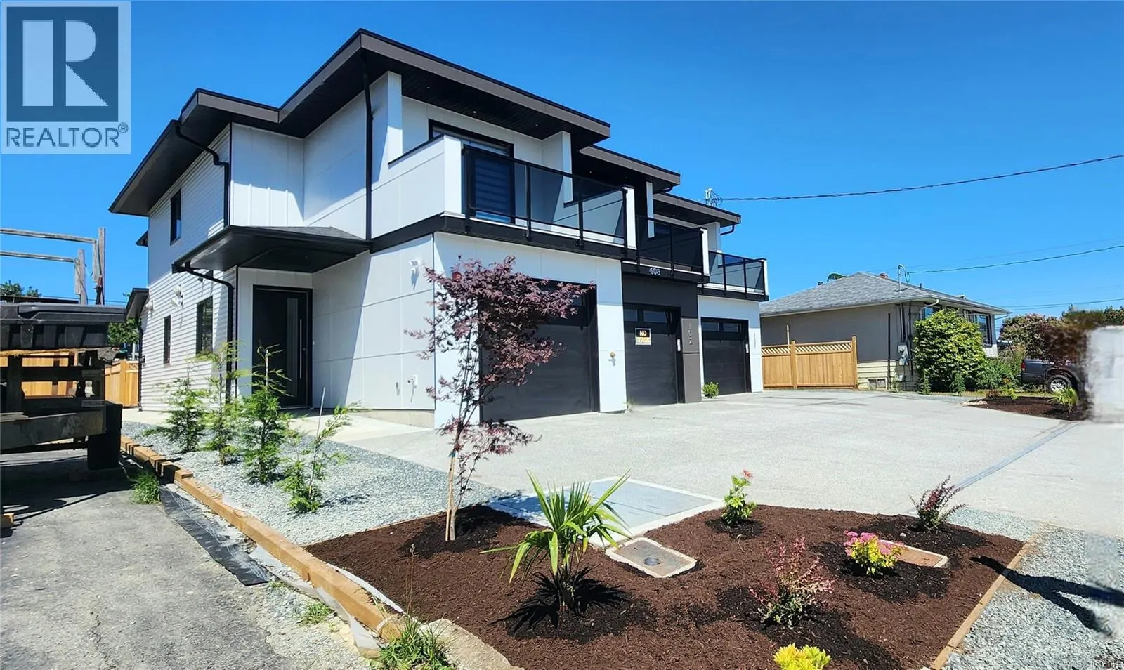 102 608 SANDY Crt
