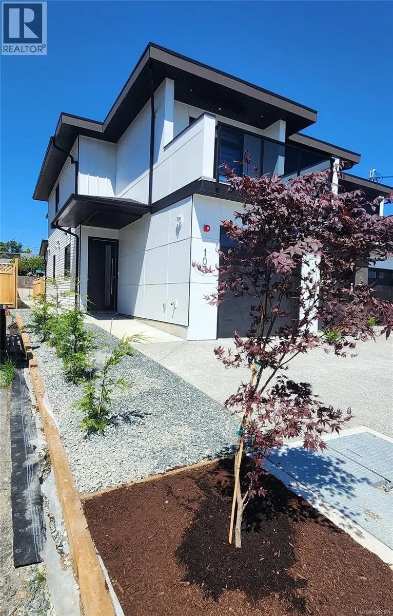 102 608 SANDY Crt