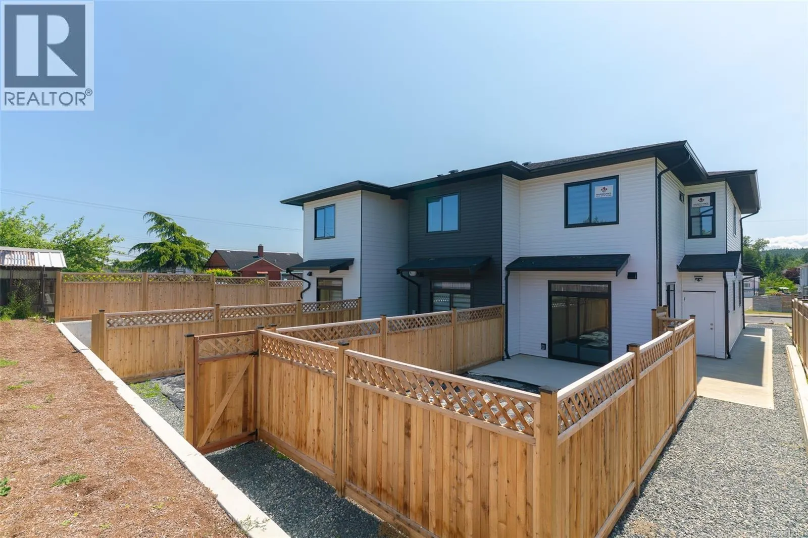 102 608 SANDY Crt