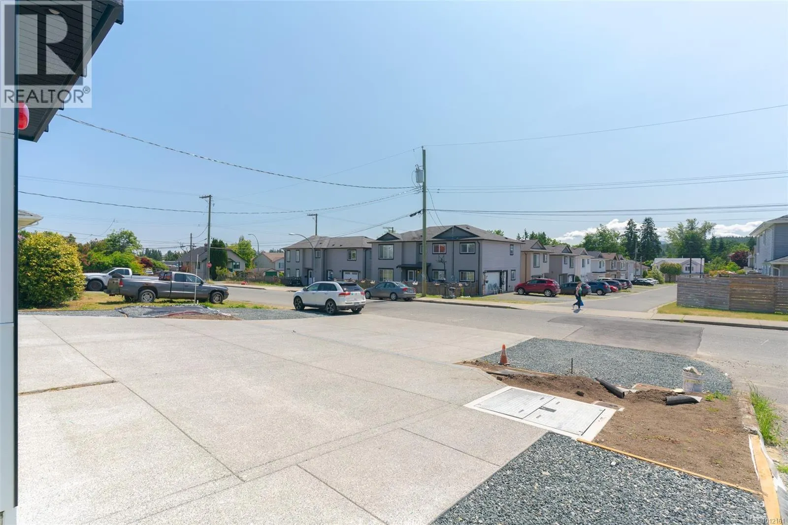 102 608 SANDY Crt