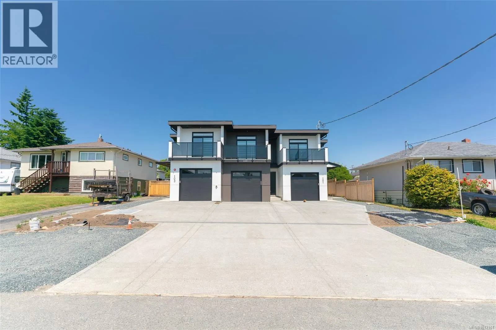 102 608 SANDY Crt