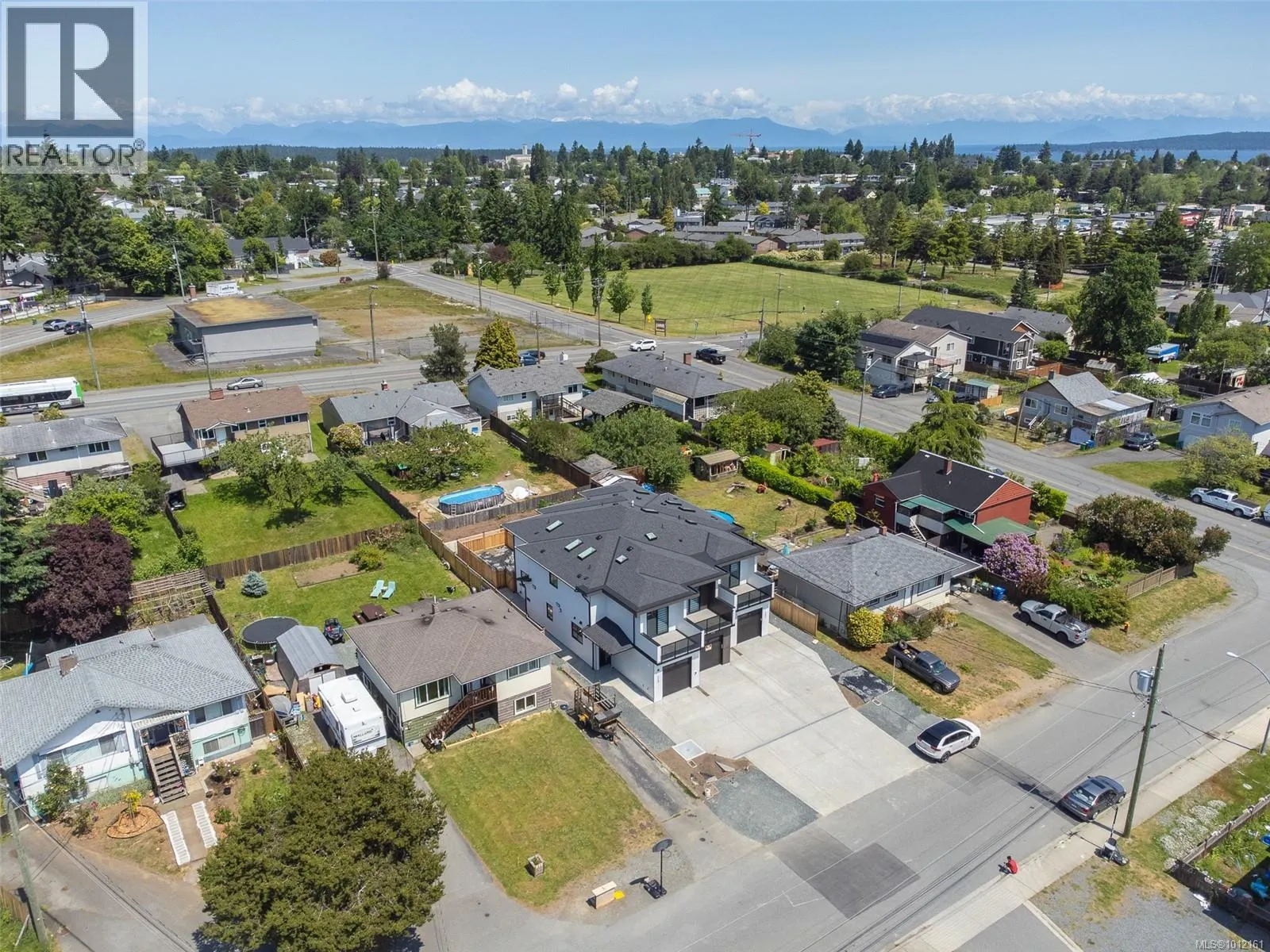 102 608 SANDY Crt