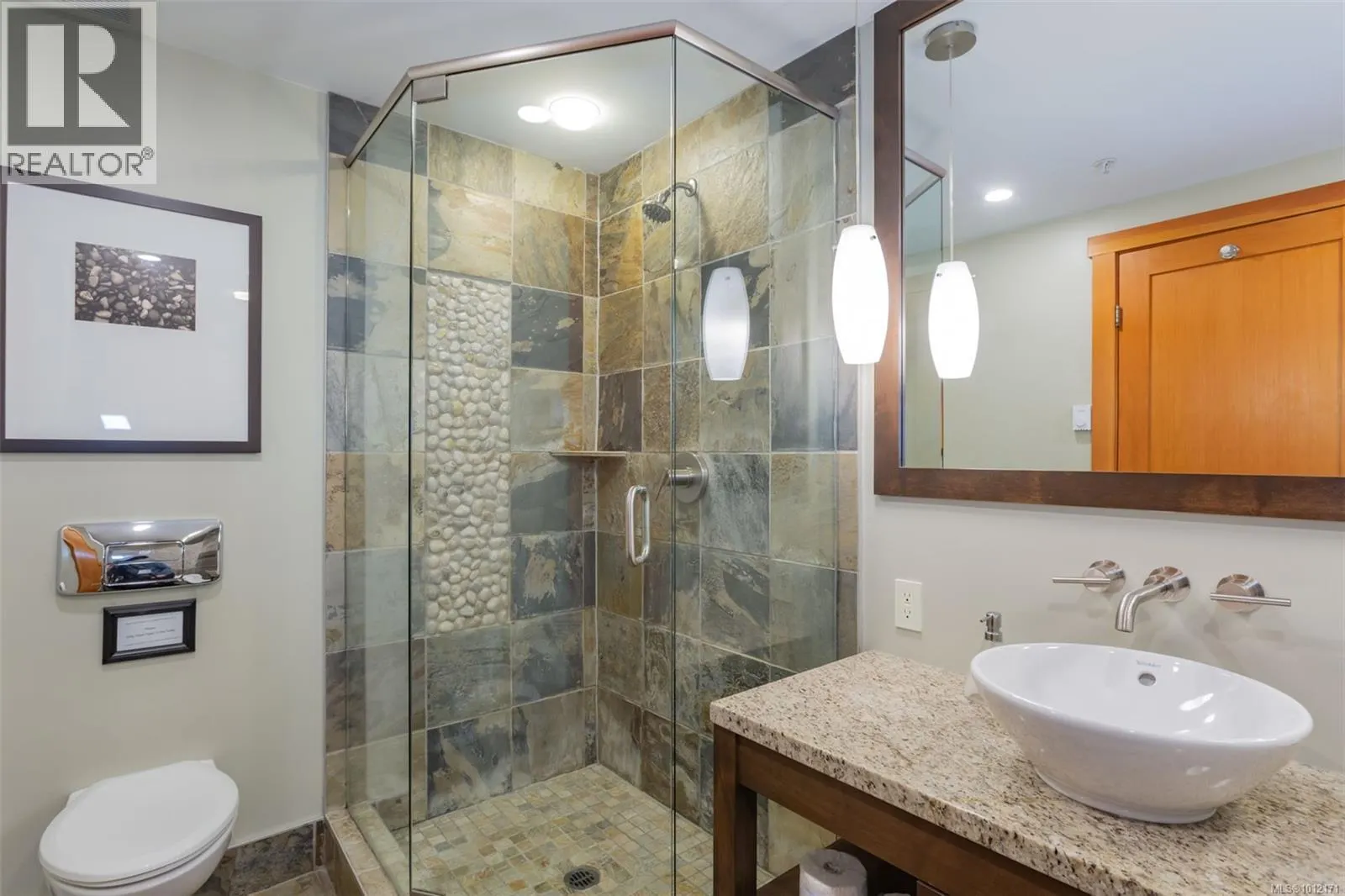 108B1 494 Arbutus Dr