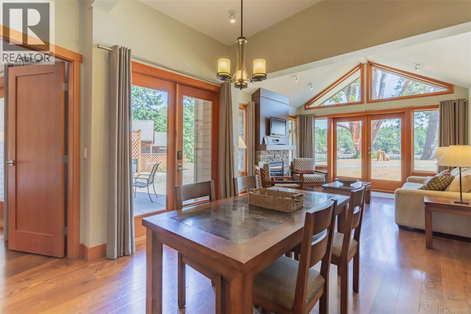 108B1 494 Arbutus Dr