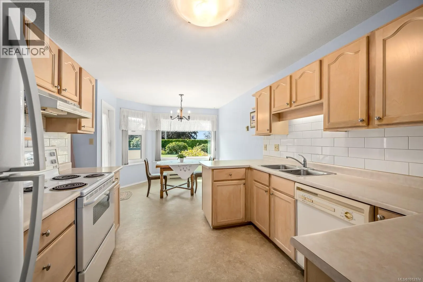 103 1902 Comox Ave