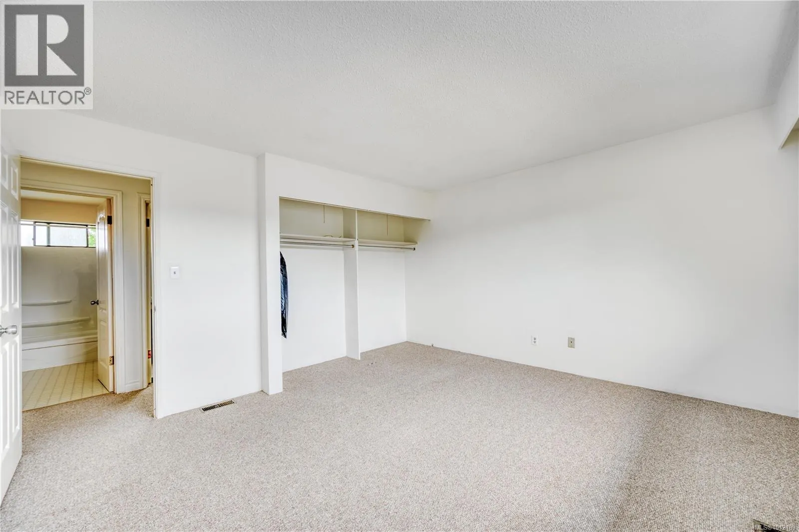 7625 Glacier Cres W