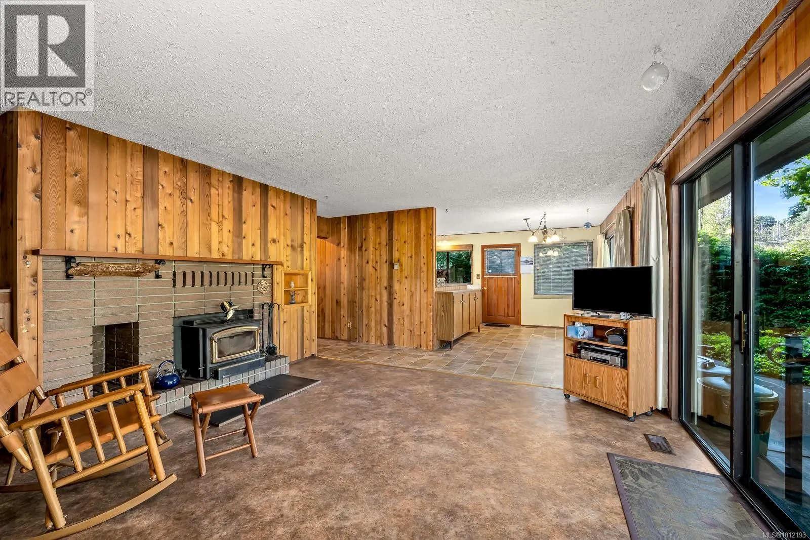 8837 HENDERSON Ave
