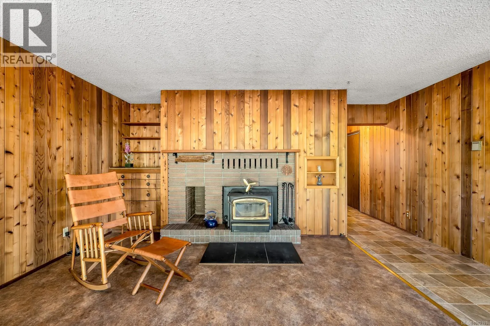 8837 HENDERSON Ave