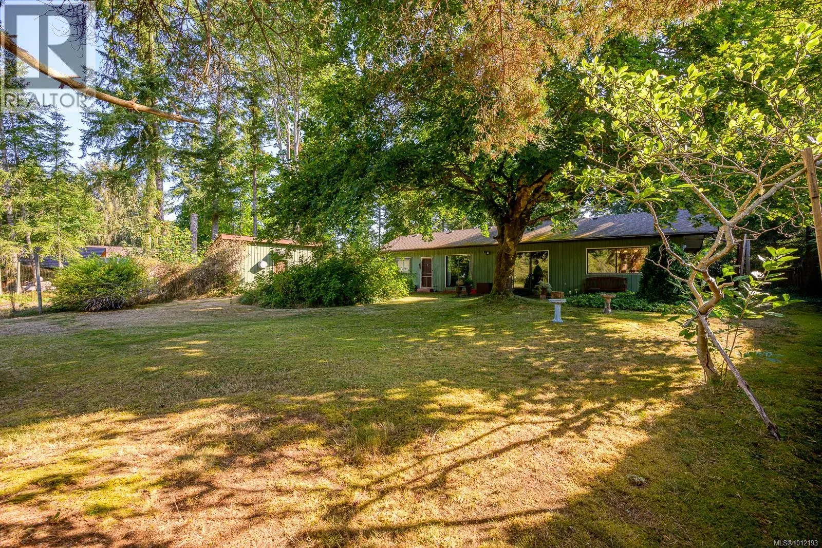 8837 HENDERSON Ave