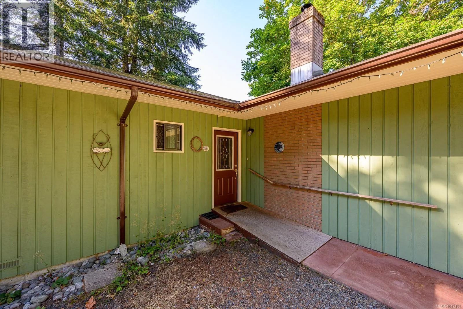 8837 HENDERSON Ave