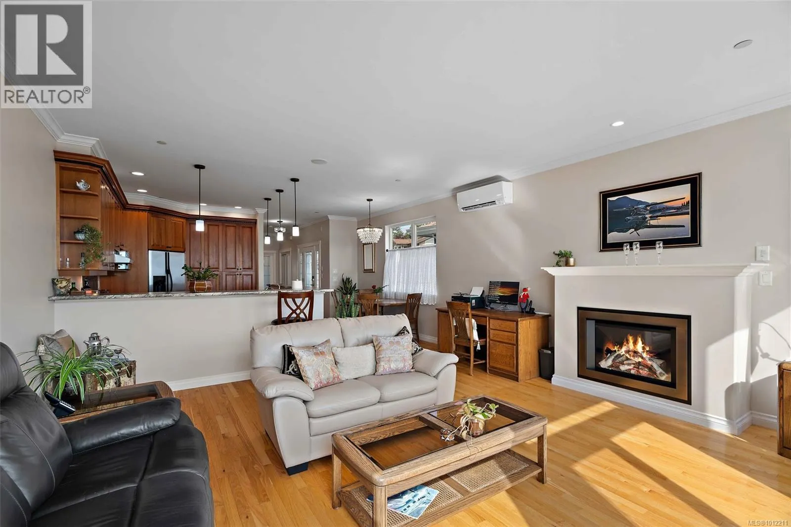9452 Lochside Dr