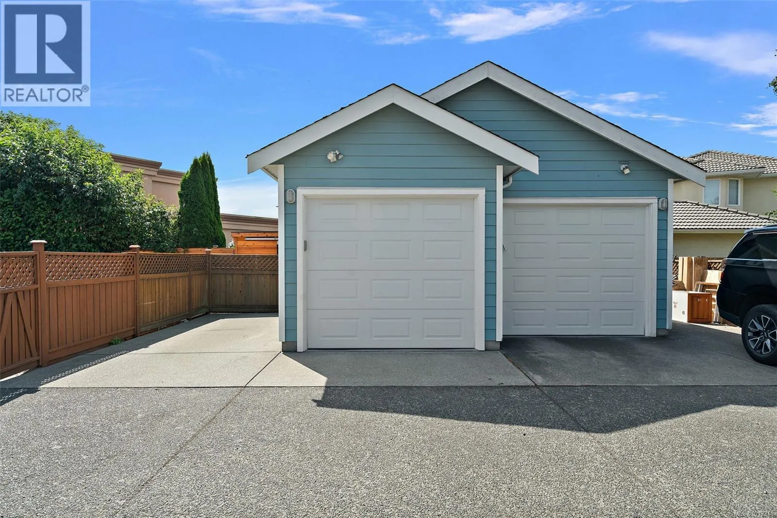 9452 Lochside Dr