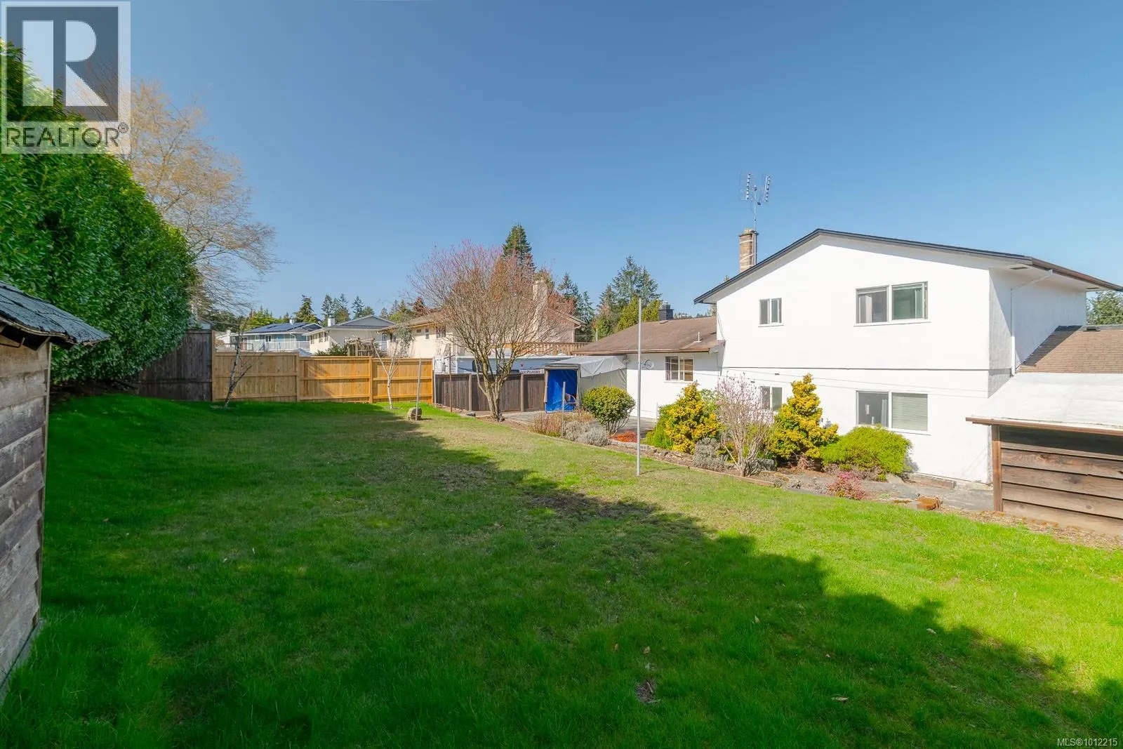 3349 Country Club Dr