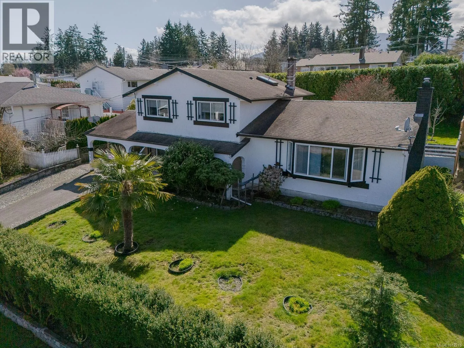 3349 Country Club Dr