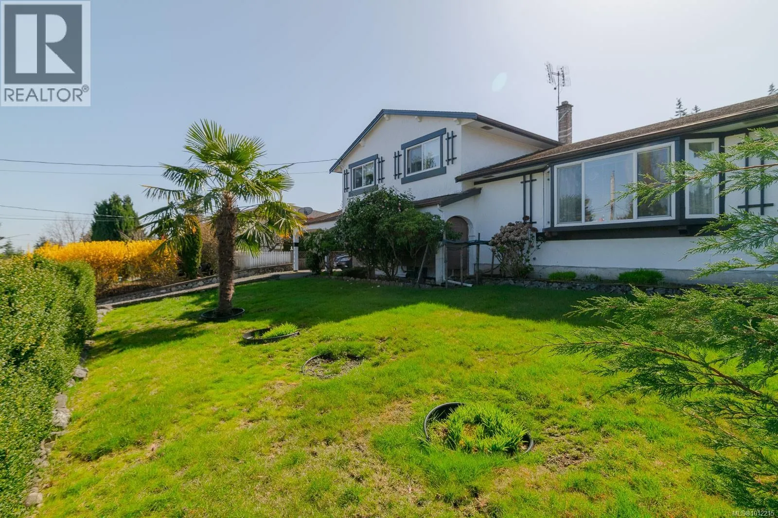 3349 Country Club Dr