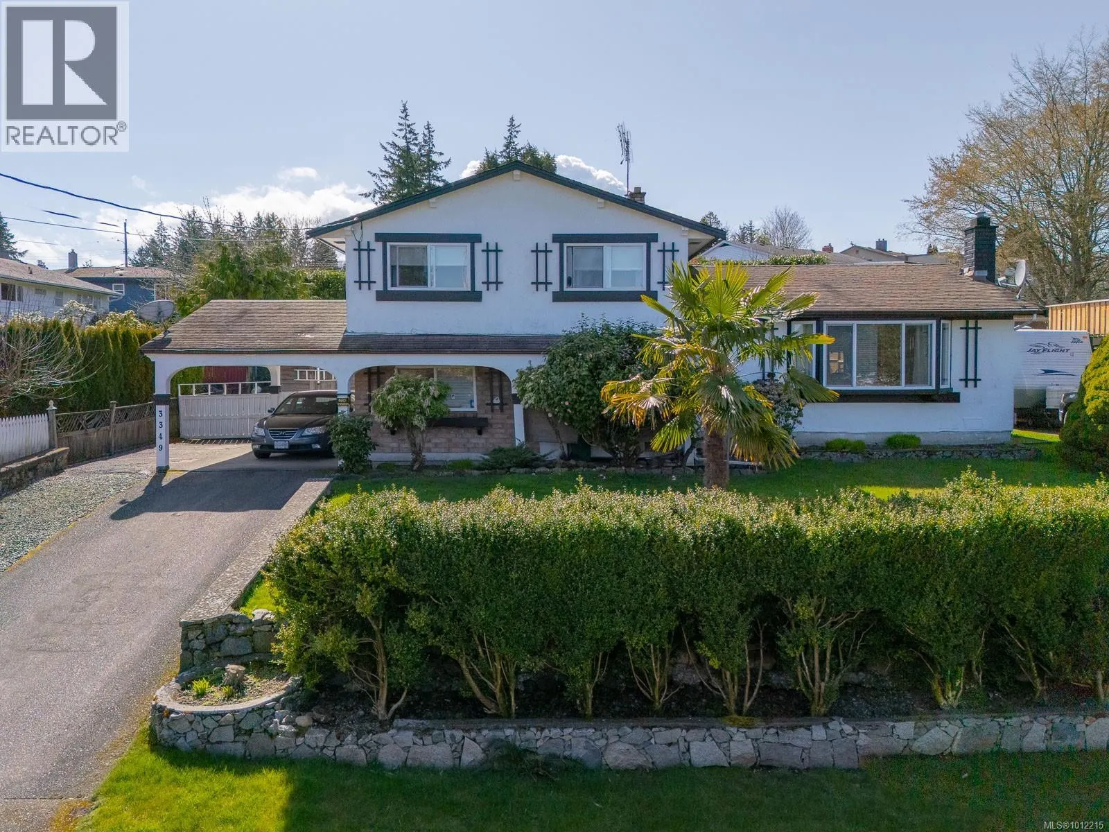 3349 Country Club Dr