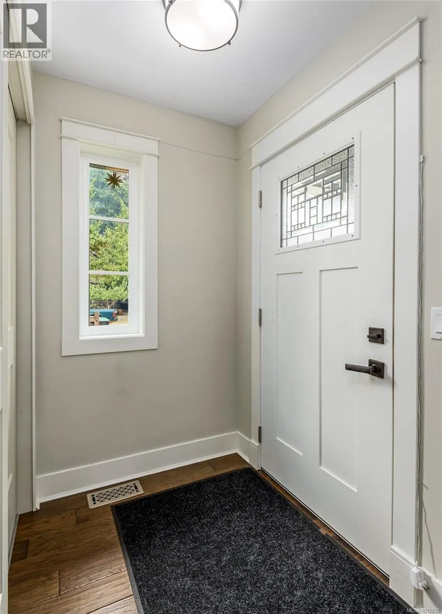 332 2nd St