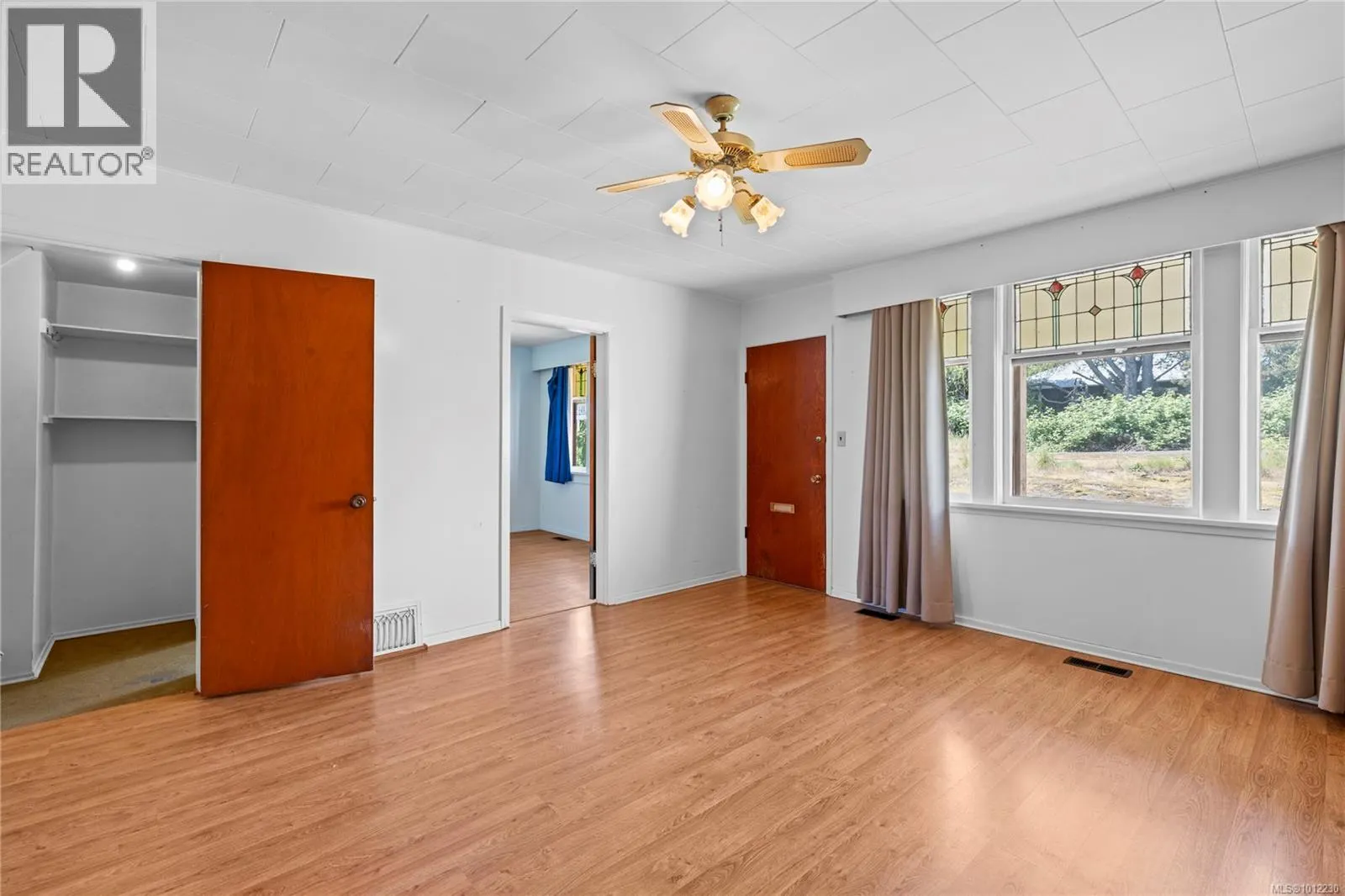 19 View St