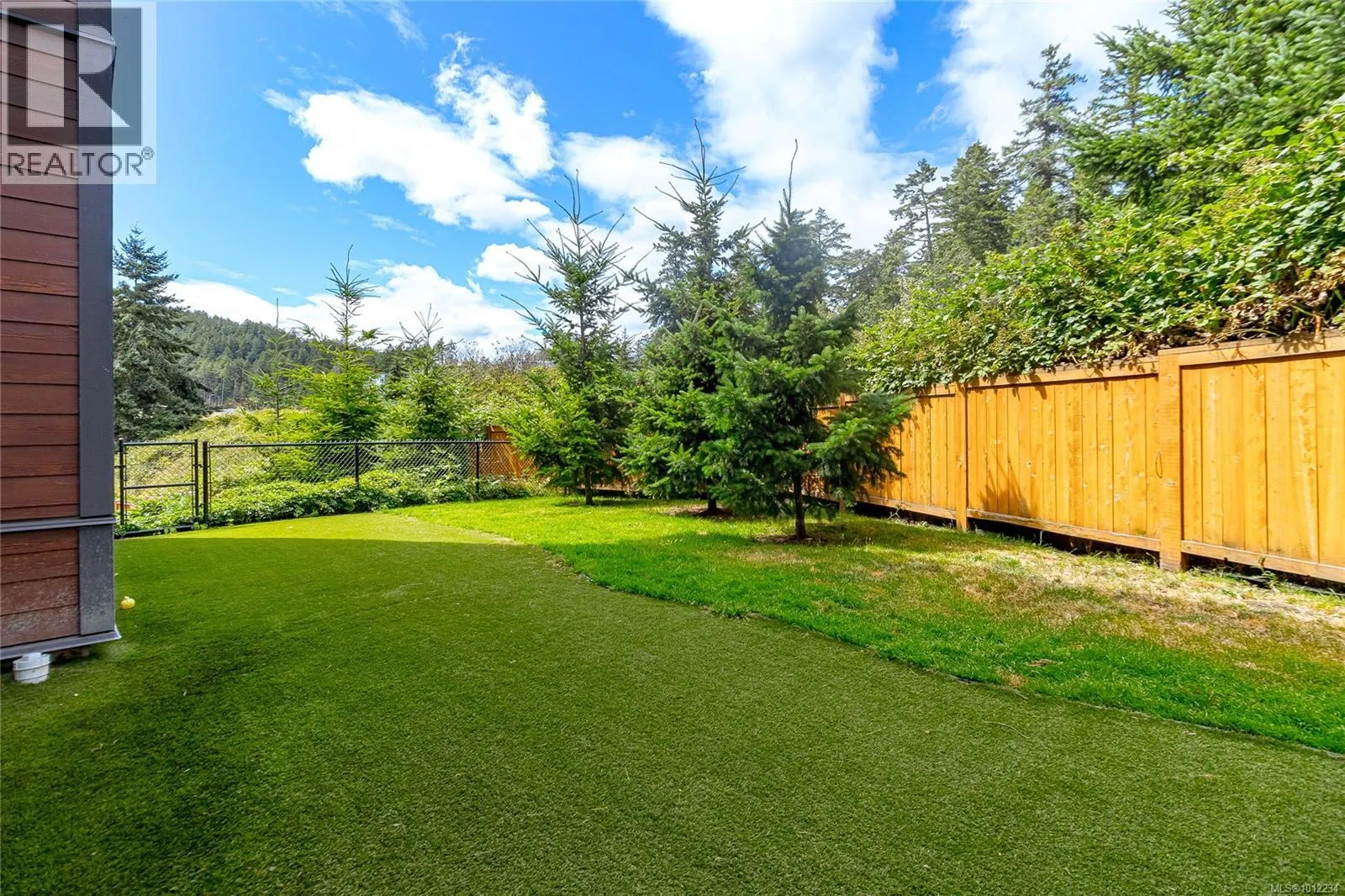 210 110 Presley Pl