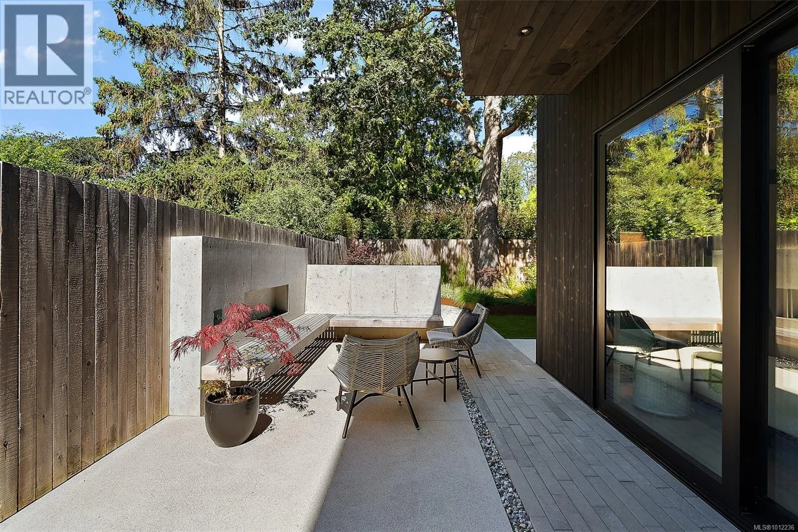 862 Somenos St