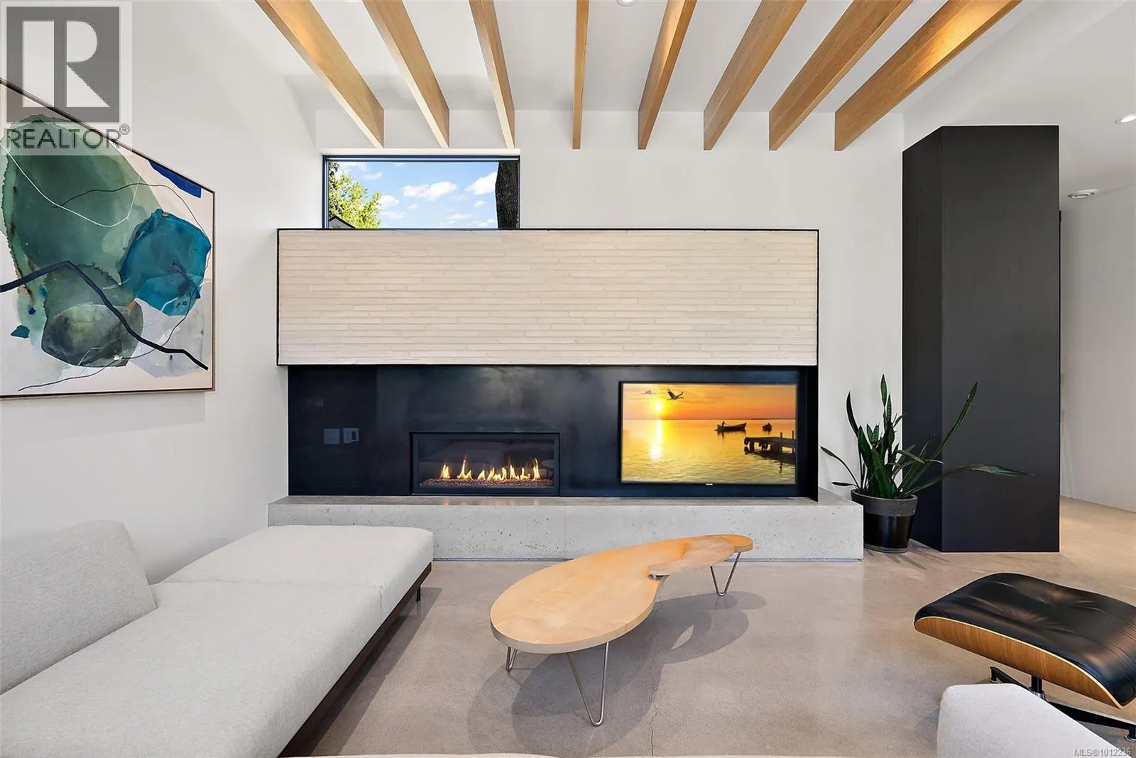 862 Somenos St