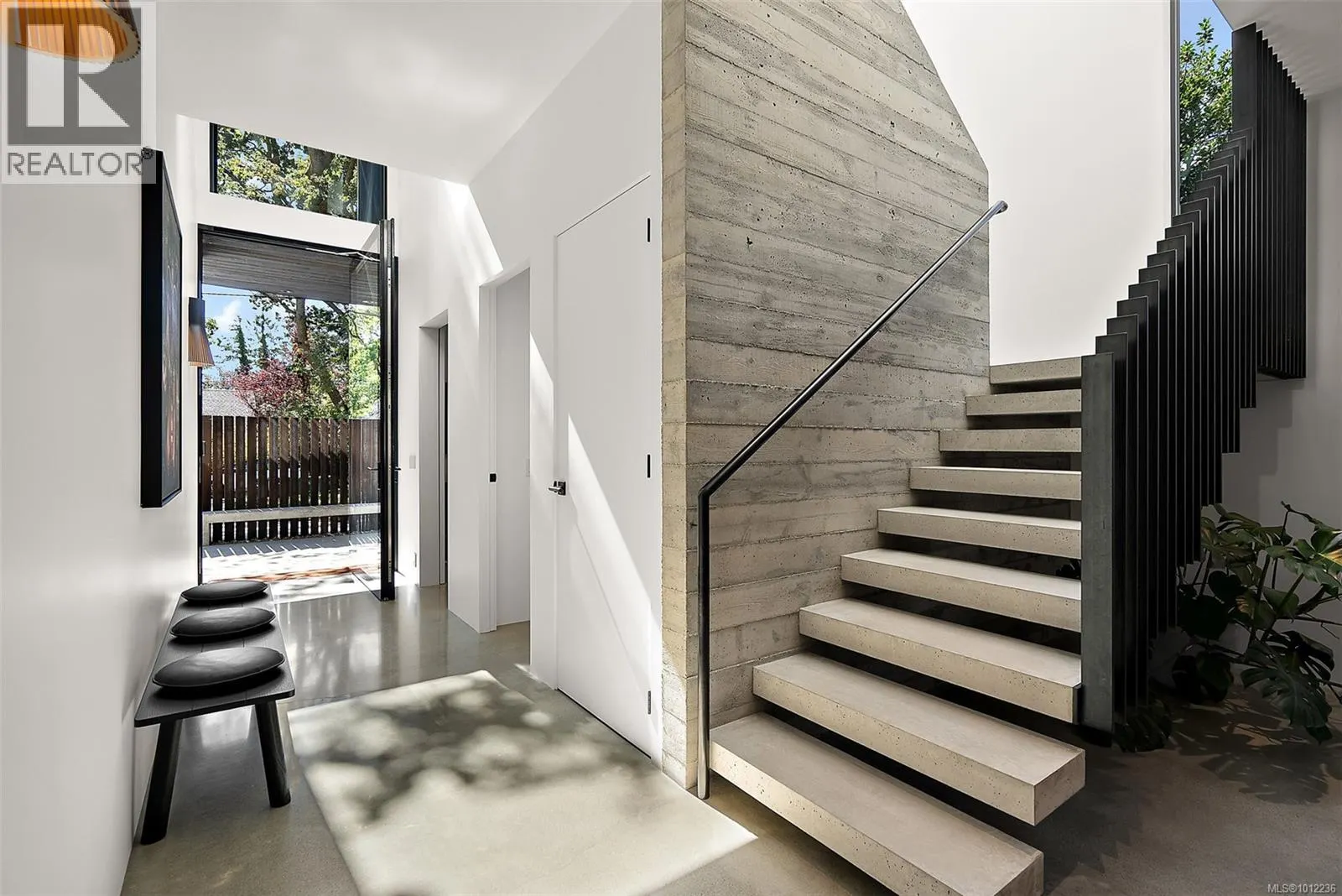 862 Somenos St