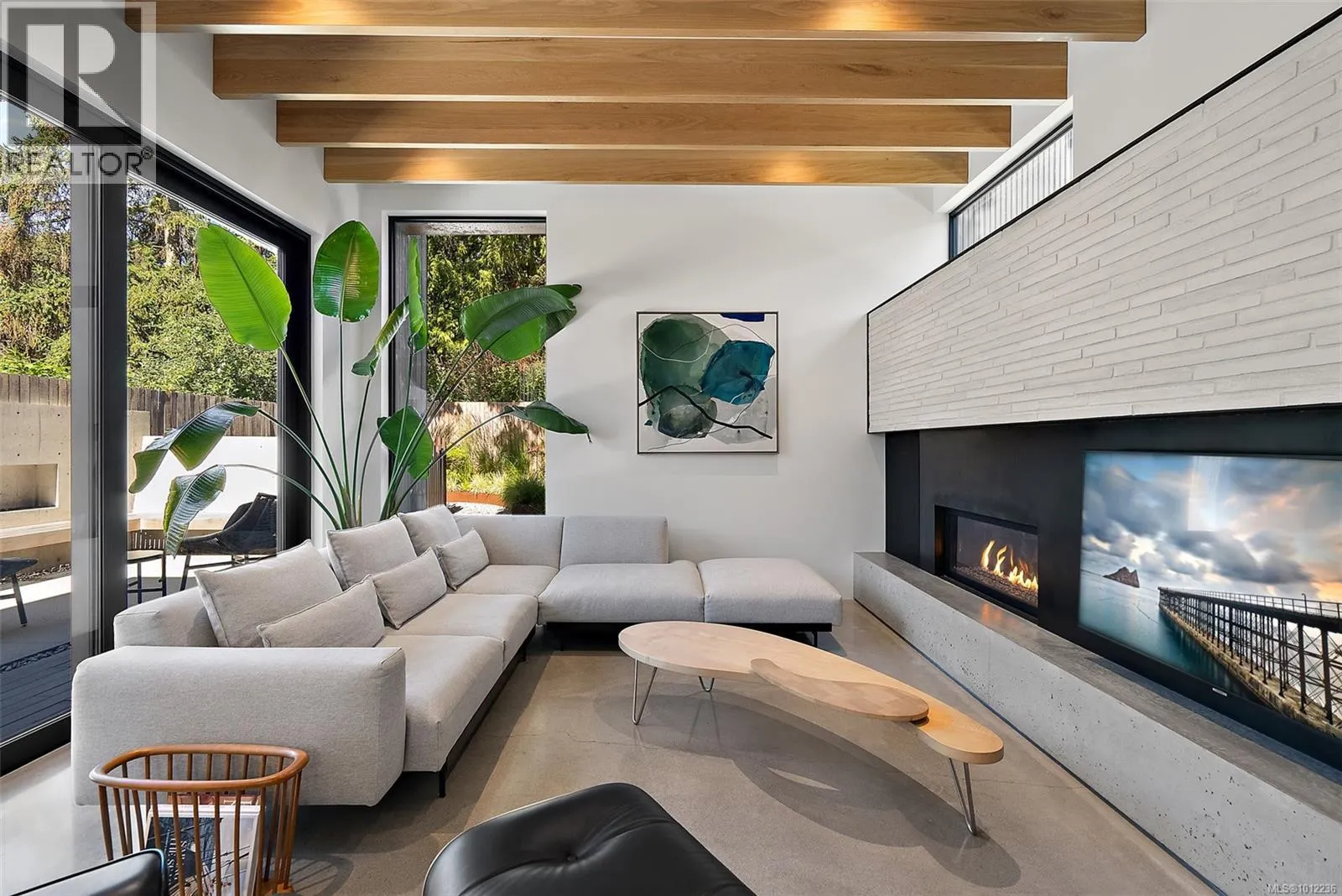 862 Somenos St