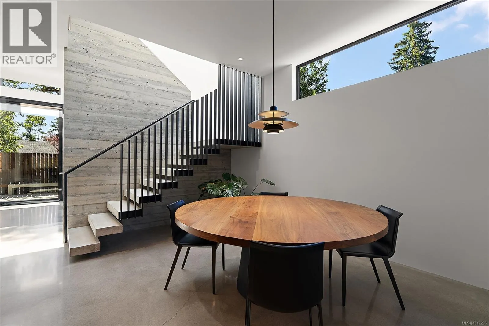862 Somenos St