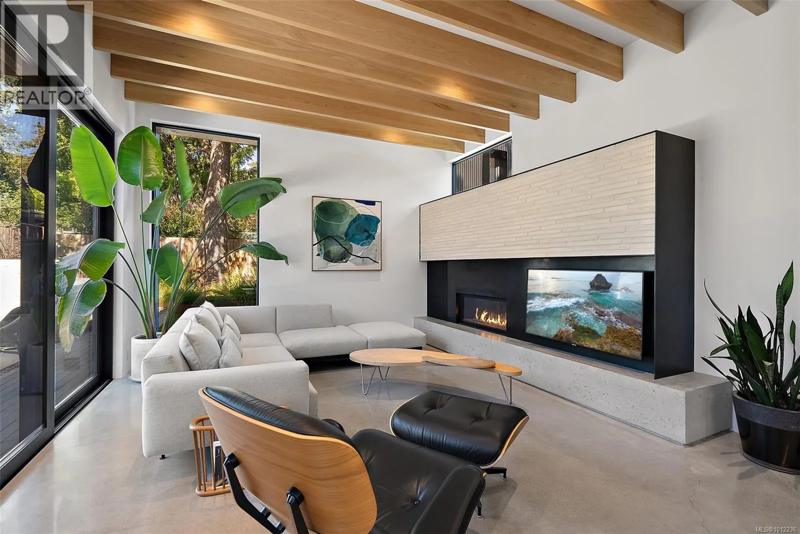 862 Somenos St