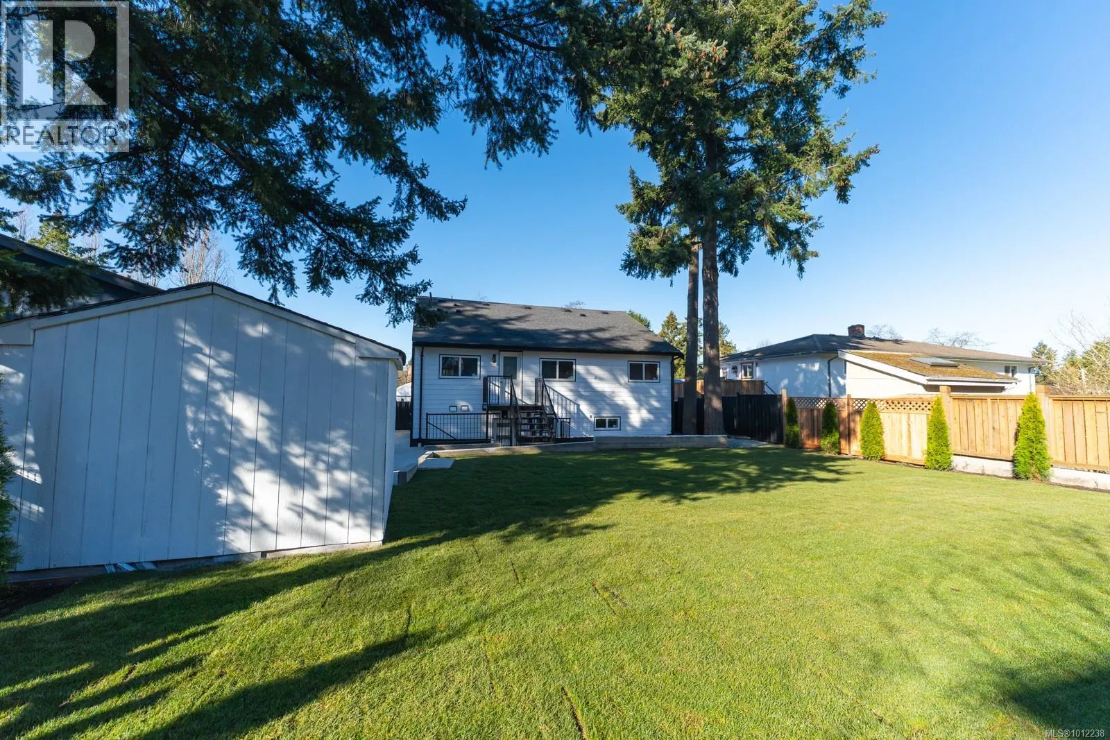 4037 Lakehill Pl