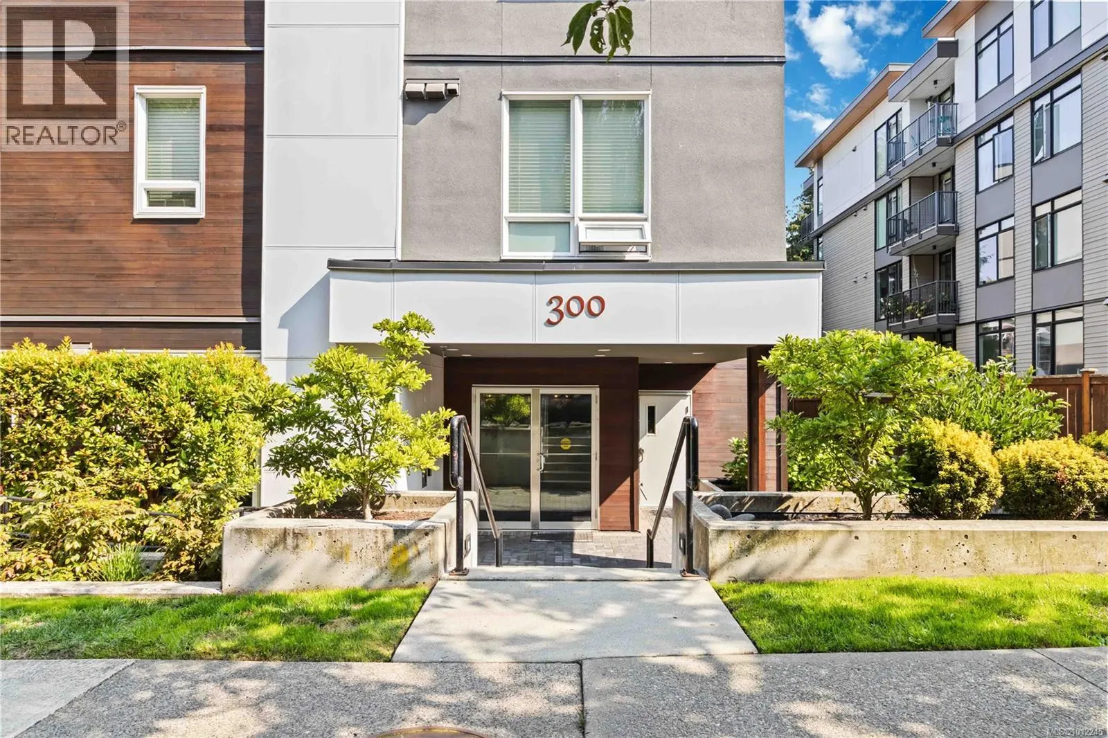 301 300 Michigan St