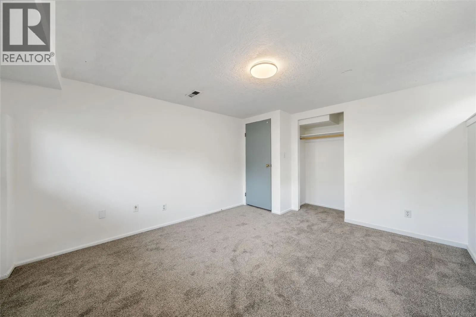 215 Suzanne Pl