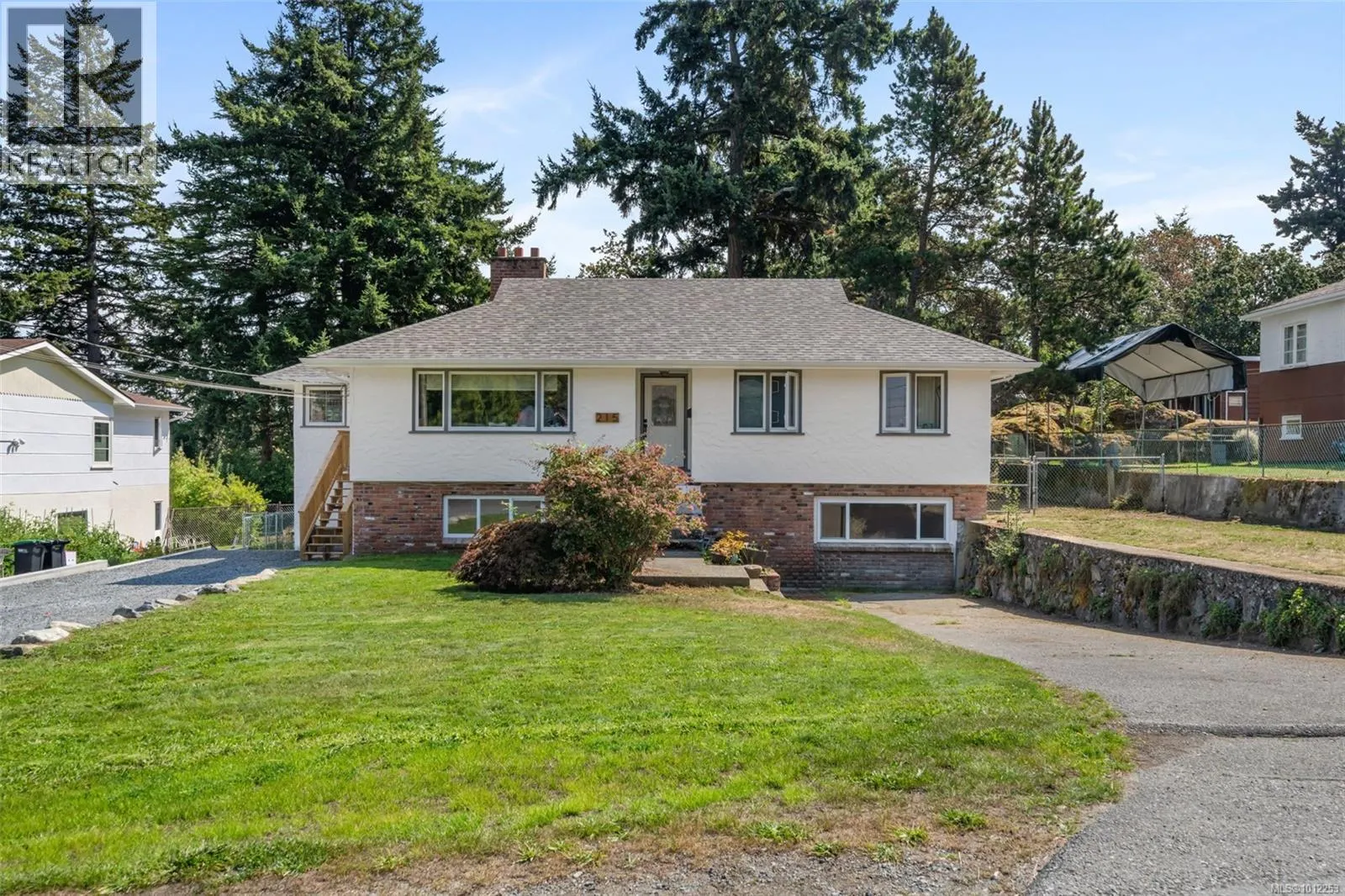 215 Suzanne Pl