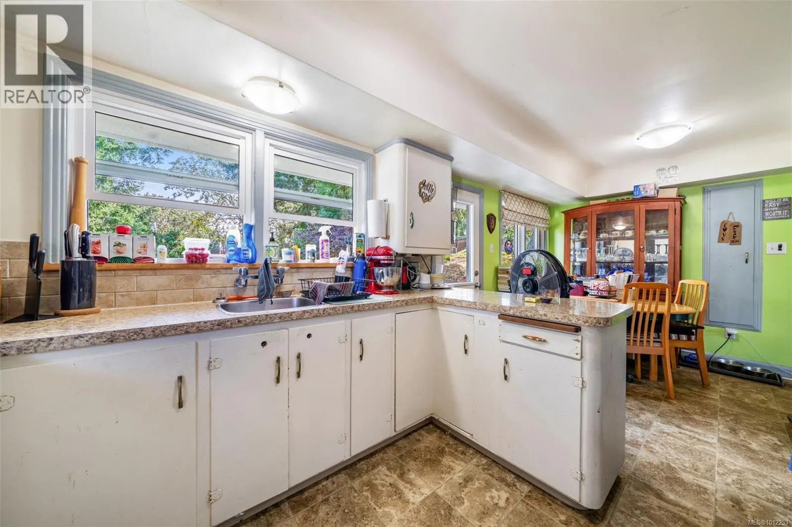 215 Suzanne Pl