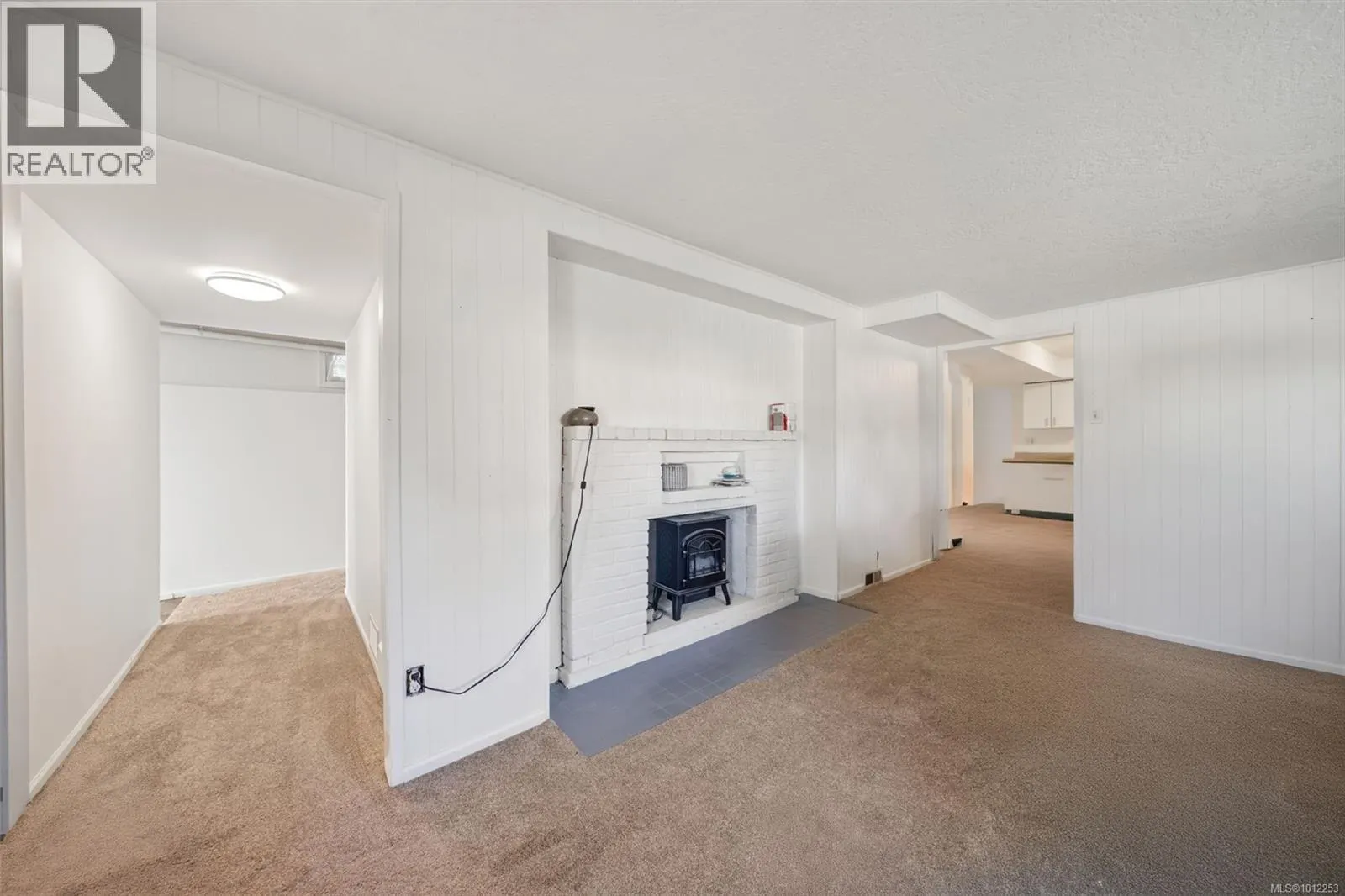 215 Suzanne Pl
