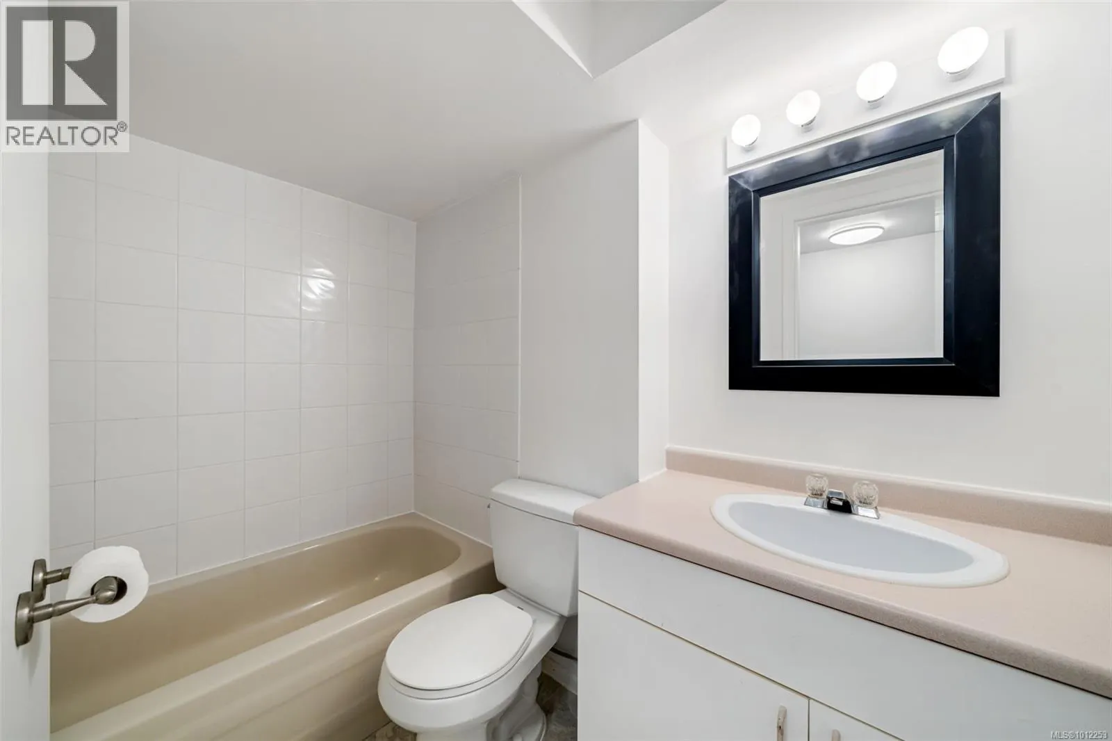 215 Suzanne Pl