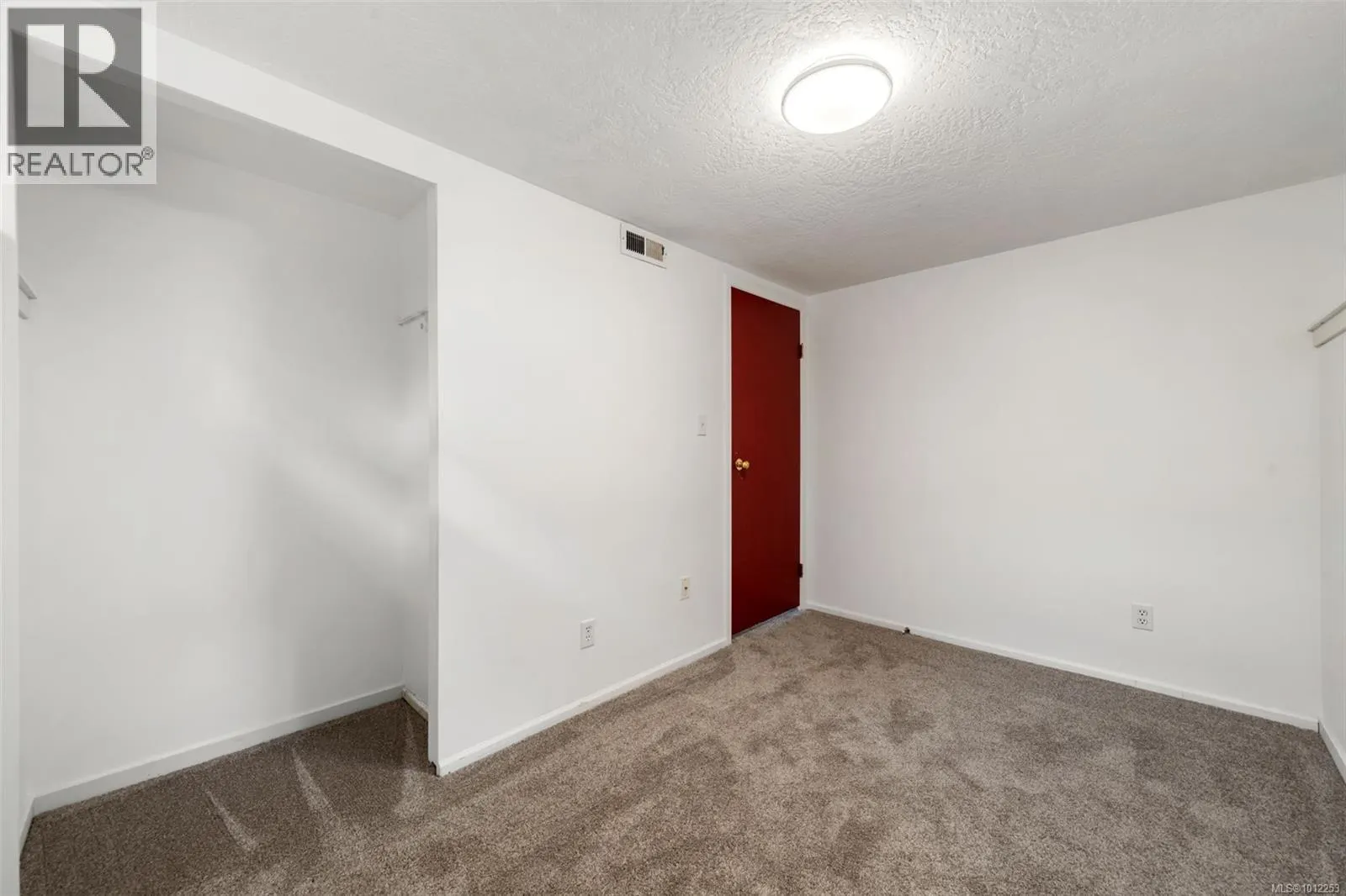 215 Suzanne Pl
