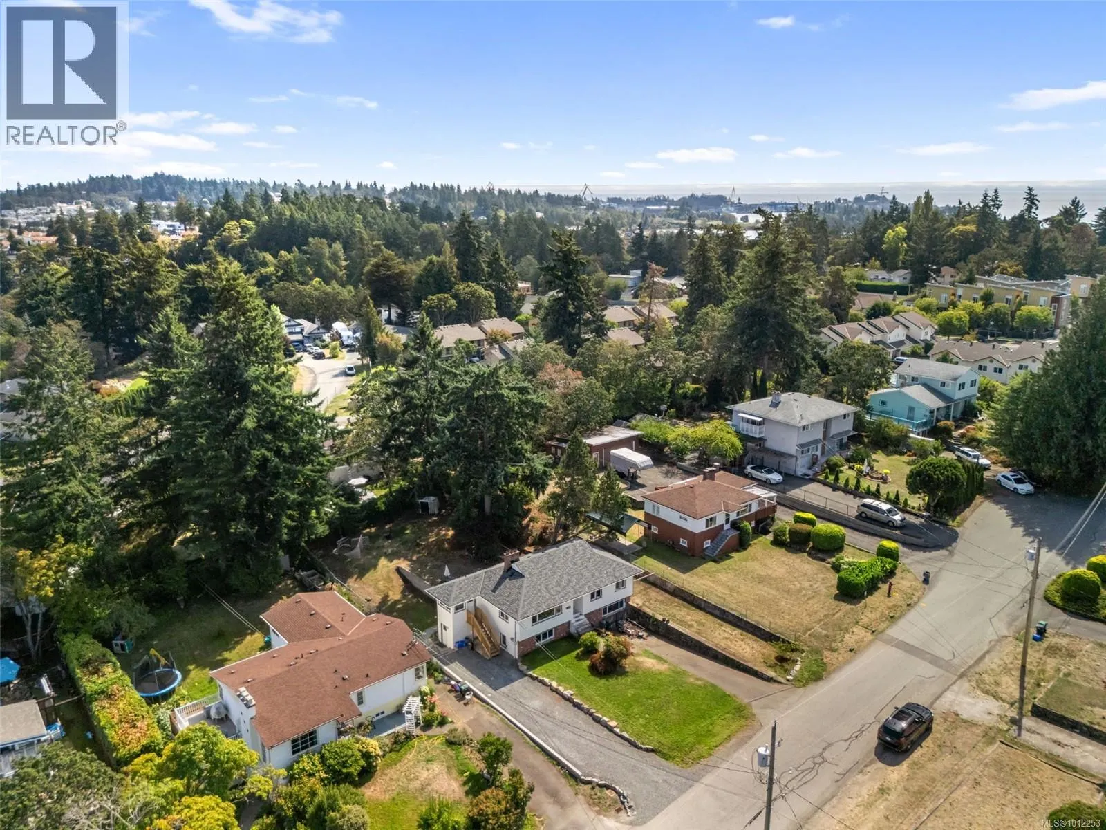 215 Suzanne Pl
