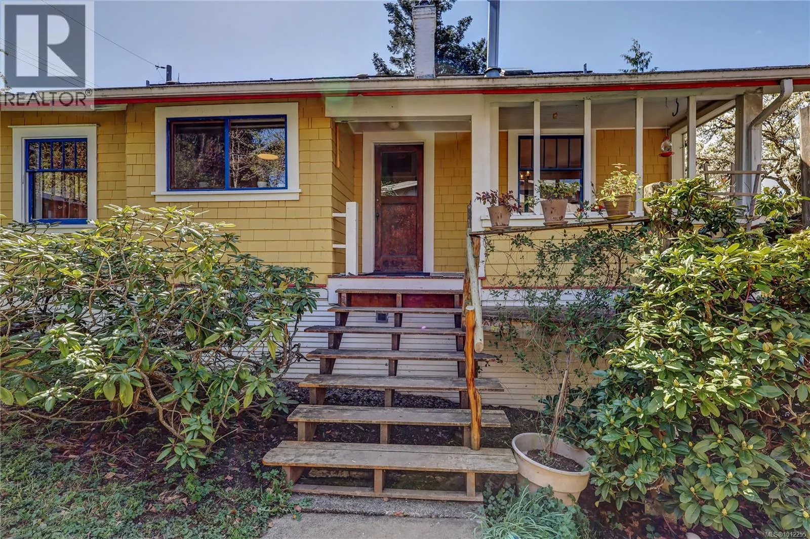 660 Third St