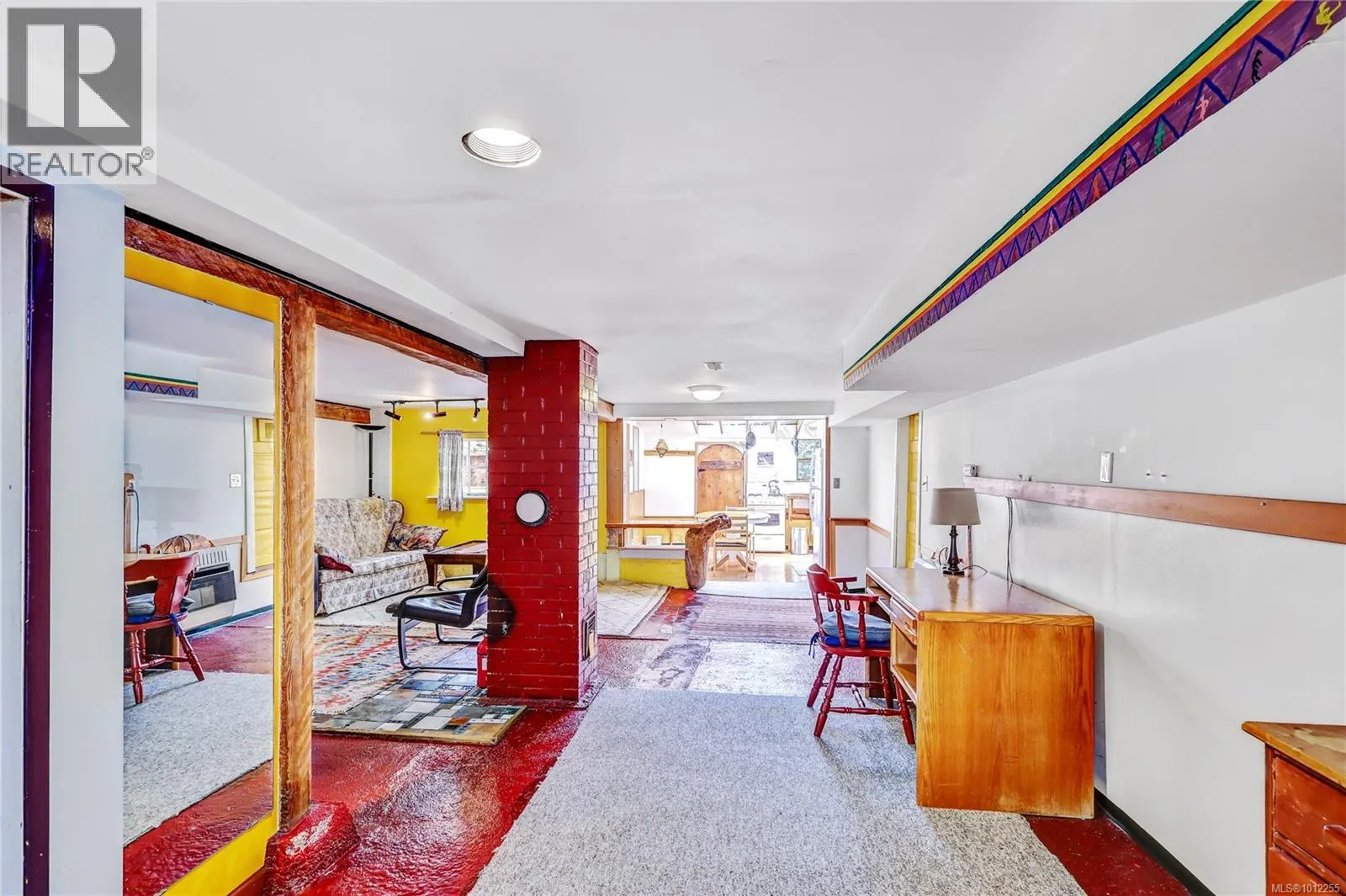 660 Third St
