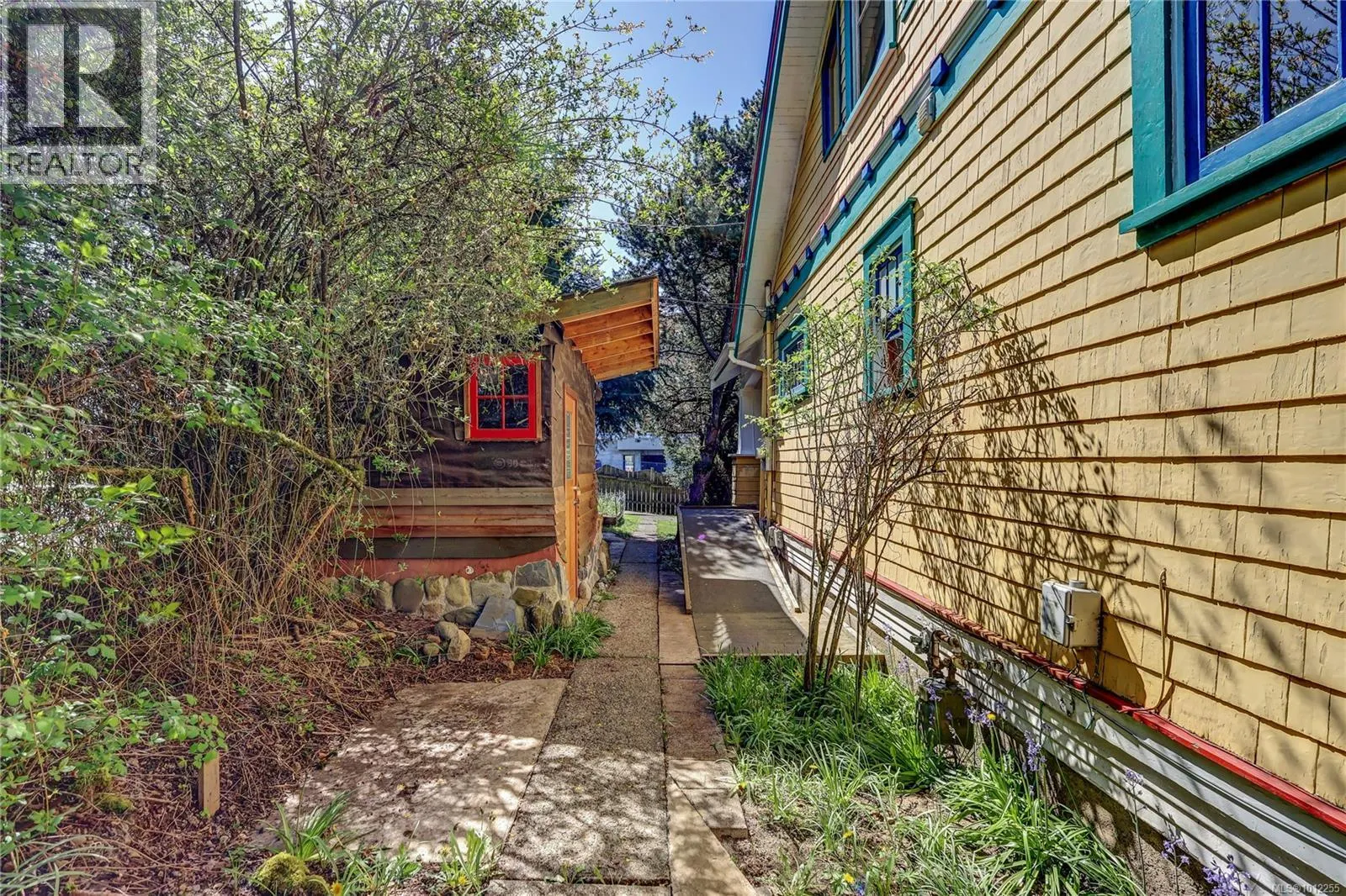 660 Third St