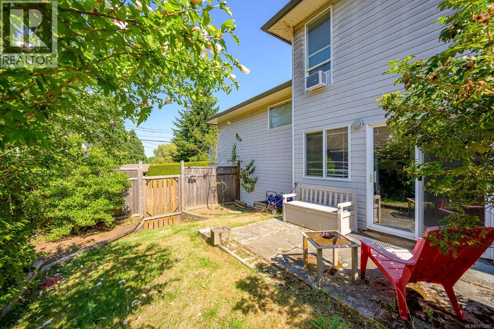 825 Pinecrest Rd