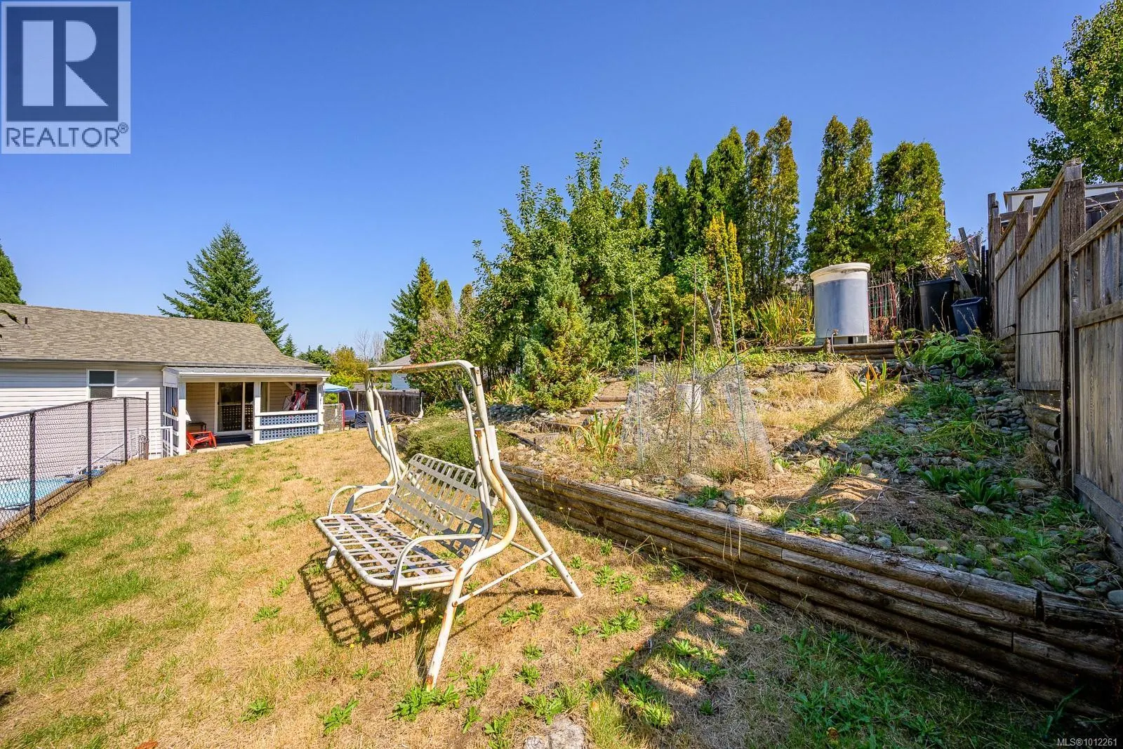 825 Pinecrest Rd